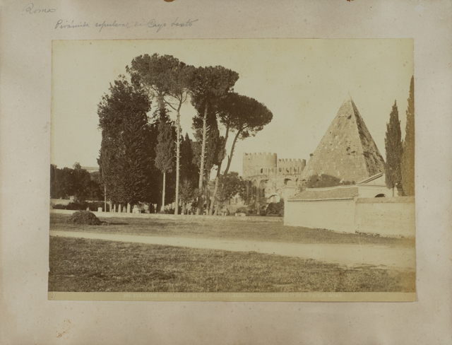Roma. Pirámide sepulcral de Cayo Sexto