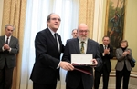 Lliurament de la corbata de l'Ordre civil d'Alfonso X a l'Associació d'instituts històrics